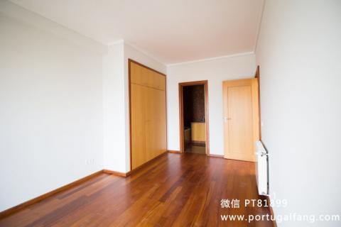 葡萄牙投资移民 葡萄牙房产 葡萄牙移民房产 移民房产 葡萄牙留学 Porto市中心新盘优质复式公寓T4居室３卫出售621,600€精装修285m²