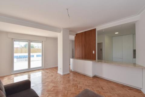 葡萄牙投资移民 葡萄牙房产 葡萄牙移民房产 移民房产 葡萄牙留学 波尔图近地铁翻新公寓T4卧4卫售价36.3万€224平米