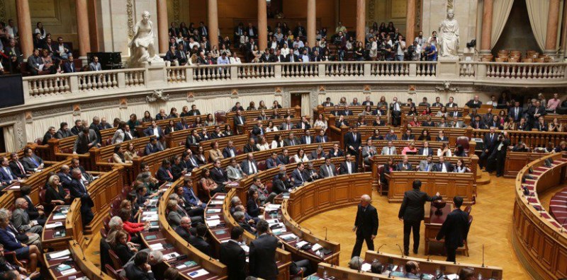 葡萄牙新国籍法出炉：父母住满一年 子女即可入籍！